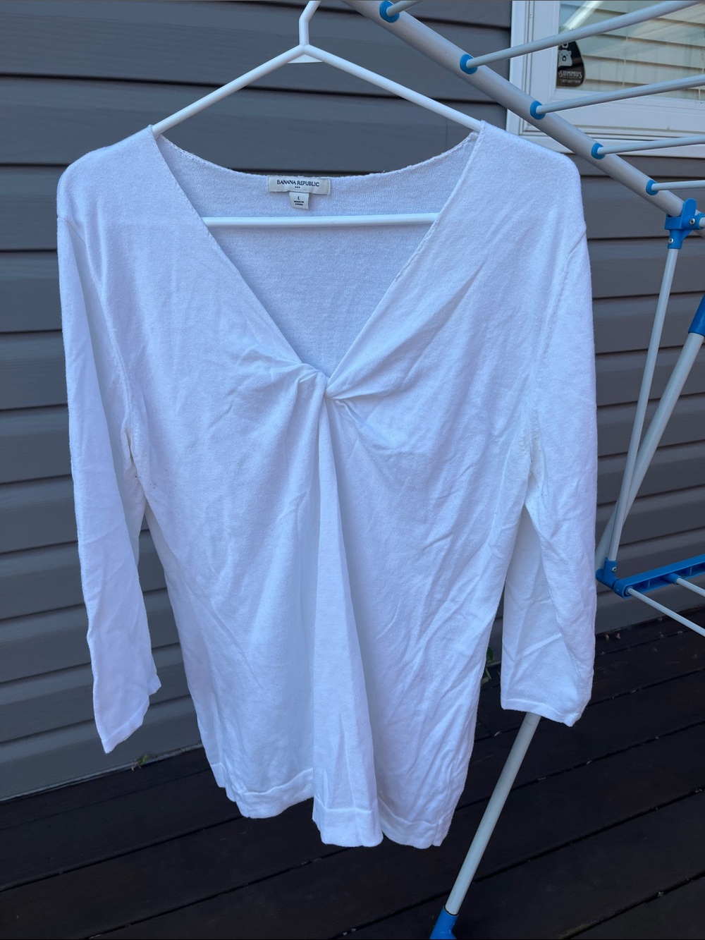 Banana Republic White Twist-Front V-Neck Long Sleeve knit. 60% cotton. Large